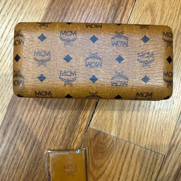 MCM Black Cat Eye Sunglasses - Picture 8 of 8